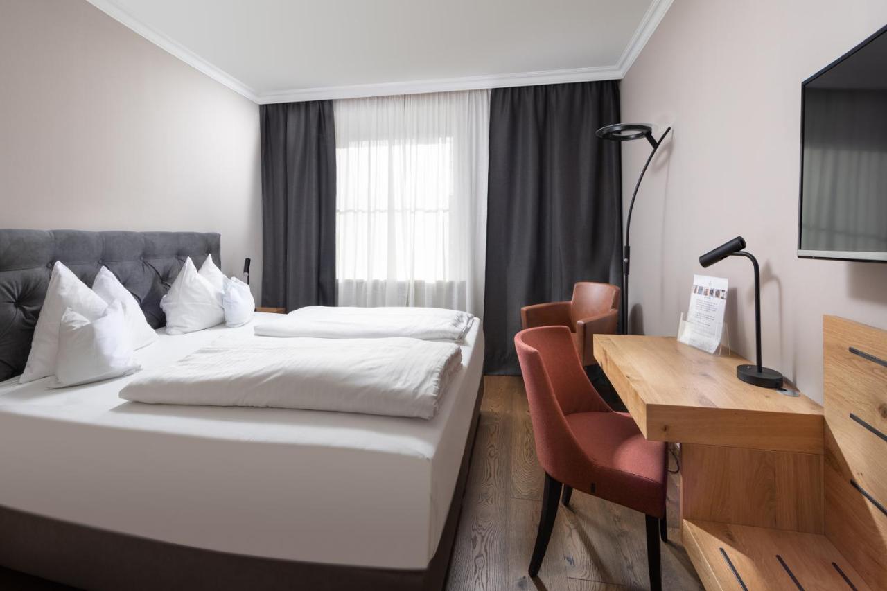 Hotel Goldene Sonne Landshut Ngoại thất bức ảnh
