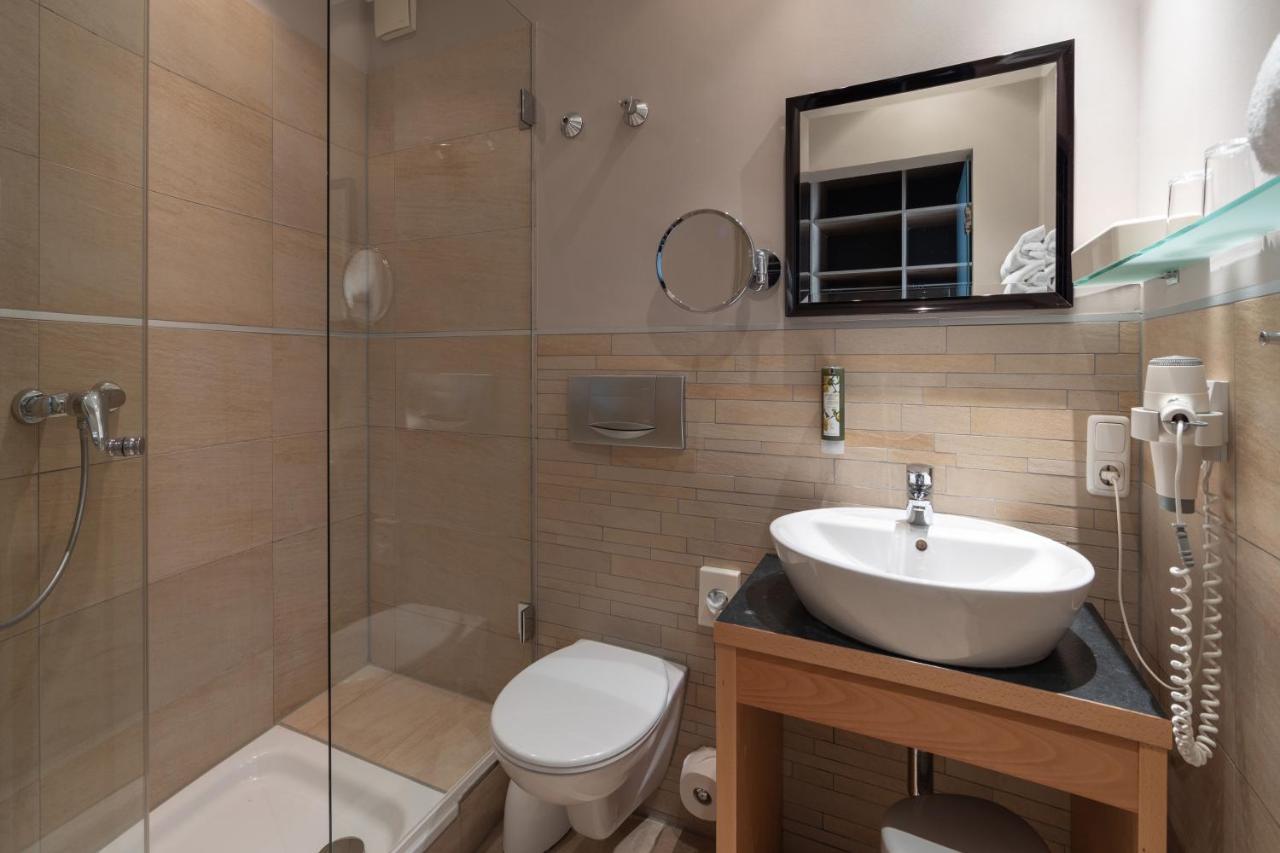 Hotel Goldene Sonne Landshut Ngoại thất bức ảnh