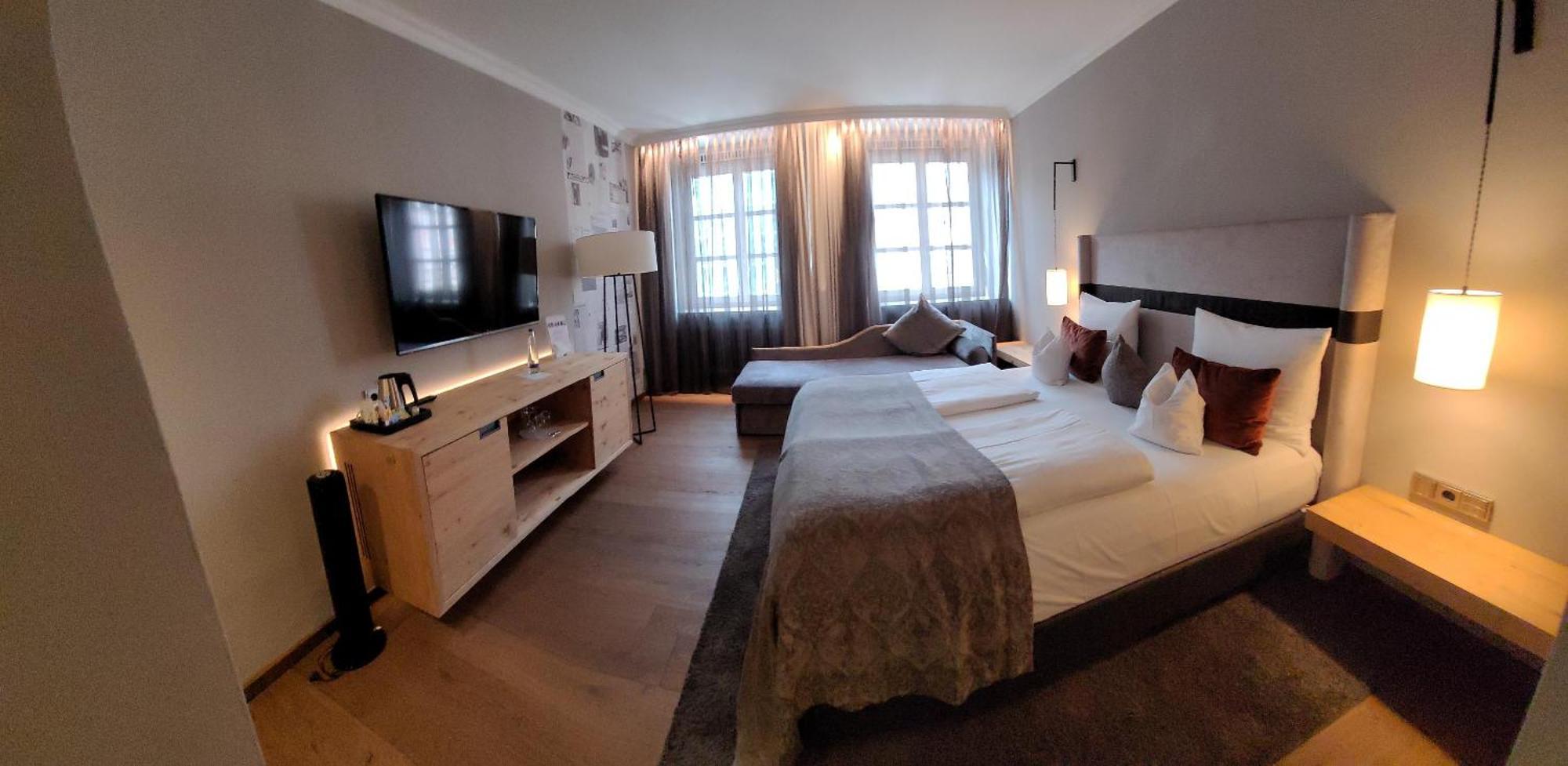 Hotel Goldene Sonne Landshut Ngoại thất bức ảnh