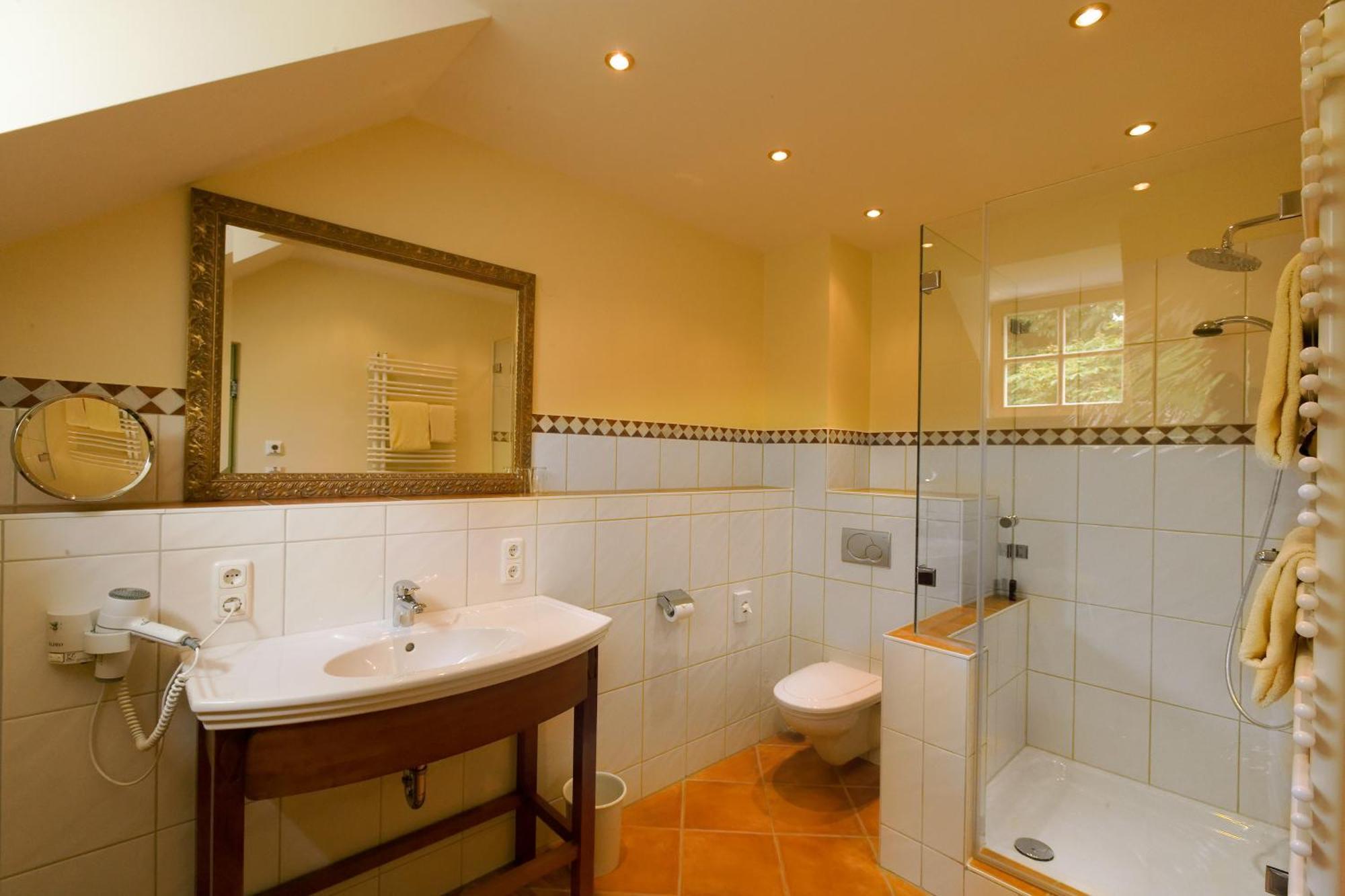 Hotel Goldene Sonne Landshut Ngoại thất bức ảnh