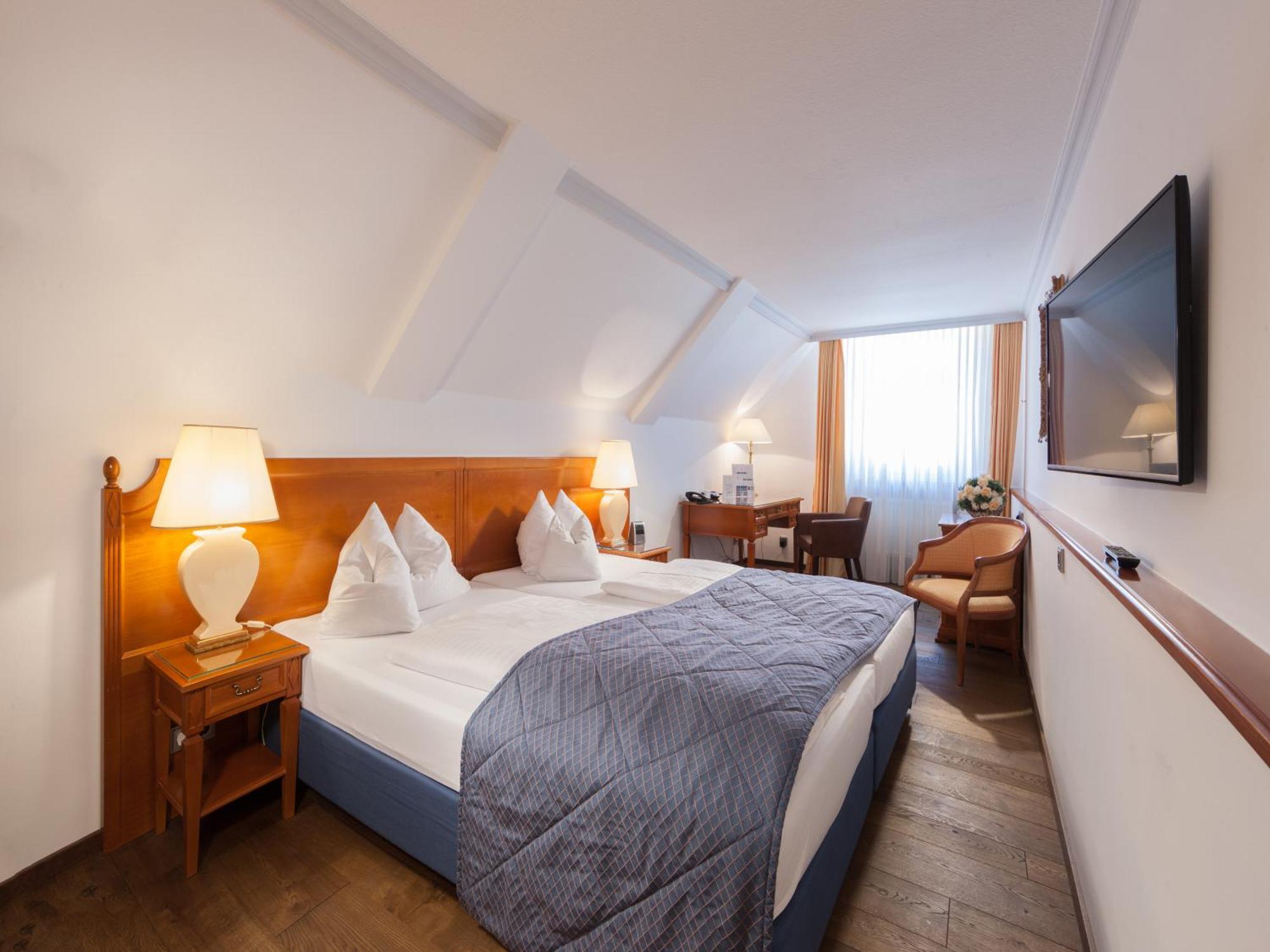 Hotel Goldene Sonne Landshut Ngoại thất bức ảnh