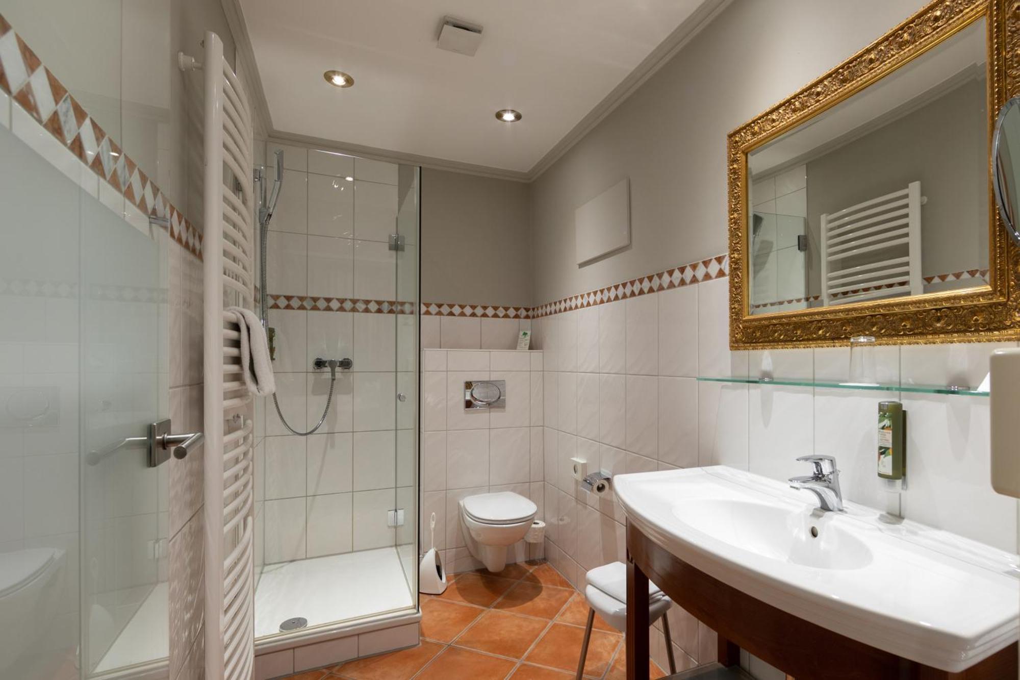 Hotel Goldene Sonne Landshut Ngoại thất bức ảnh